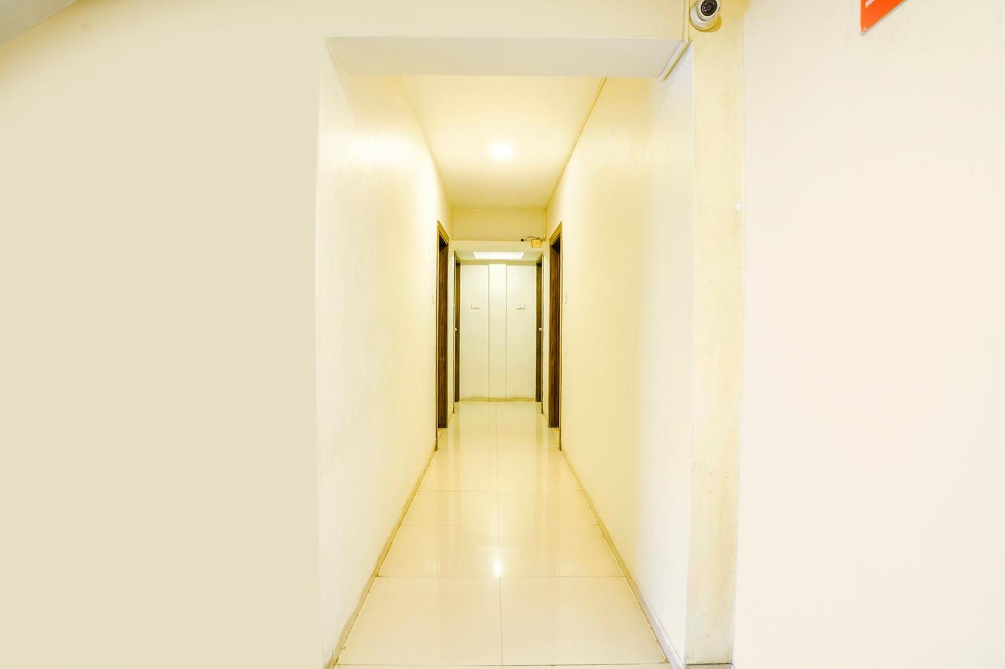 Отель Fabexpress Kuber - Nr Apmc Vashi, Нави Мумбаи Экстерьер фото