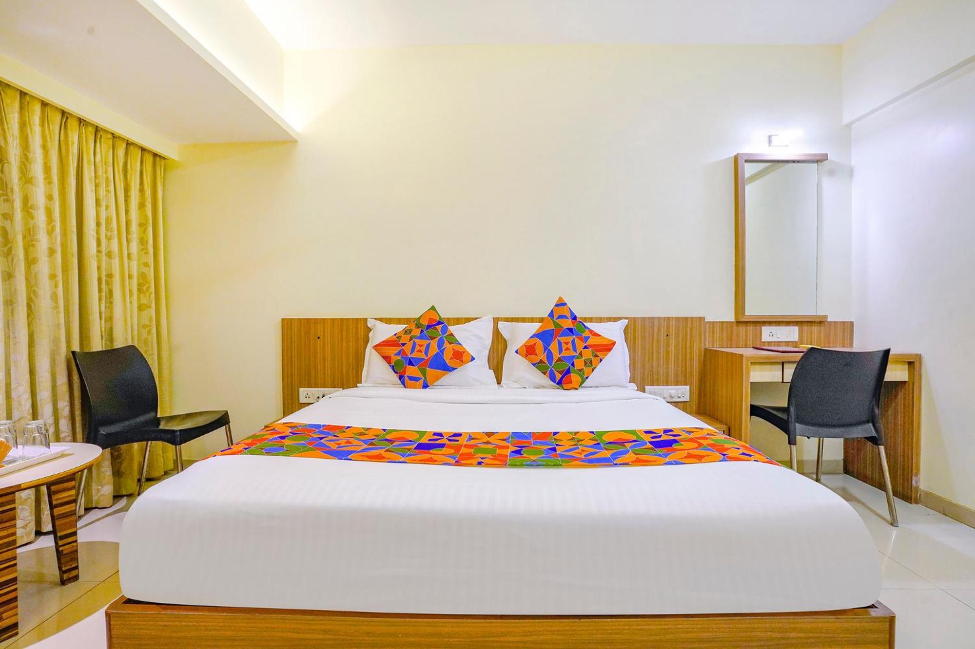 Отель Fabexpress Kuber - Nr Apmc Vashi, Нави Мумбаи Экстерьер фото